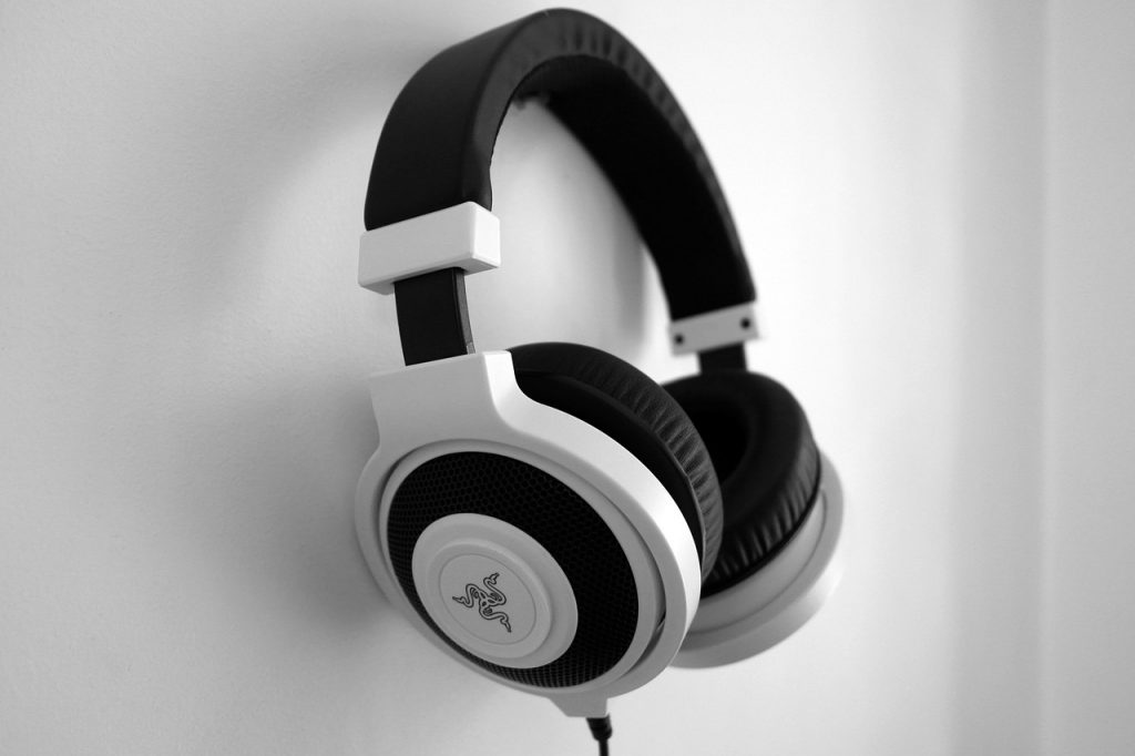 headphones, instagram, video games-1377194.jpg